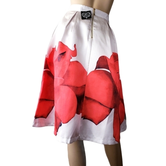 Color Block Floral Red & Off White Faille Skirt by Banana USA - Picture 7 of 8